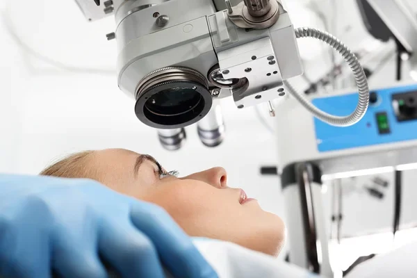 Patient undergoing an eye examination